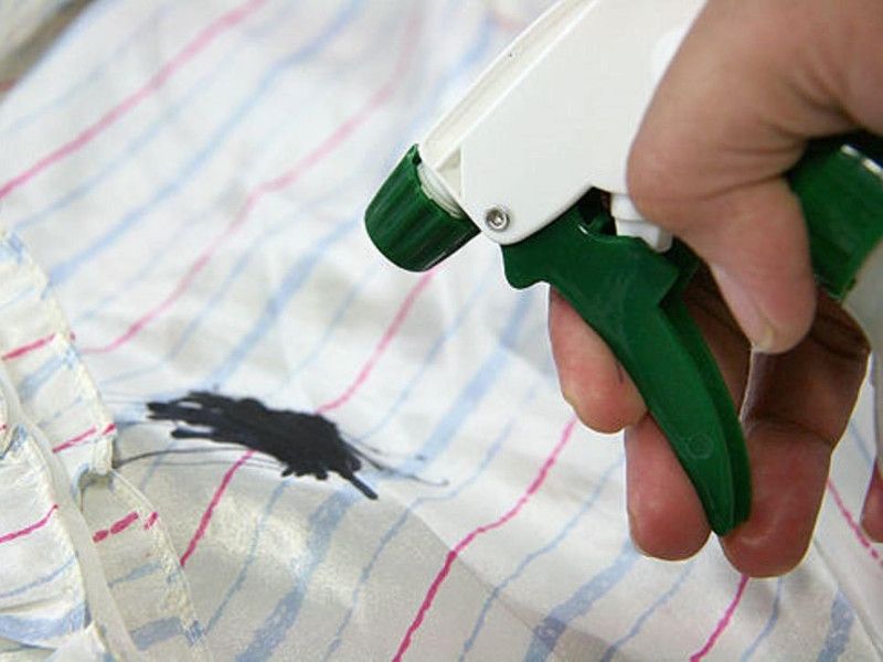 Come togliere le macchie di inchiostro dal muro: i migliori rimedi fai da te